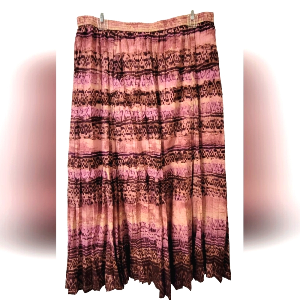 Pink/purple boho skirt with Aztec print, size L. EUC.